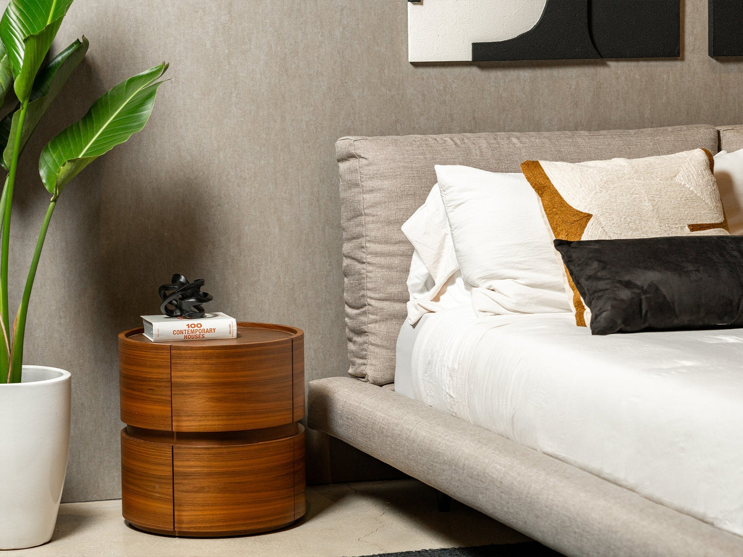 Swippin Collier Nightstand